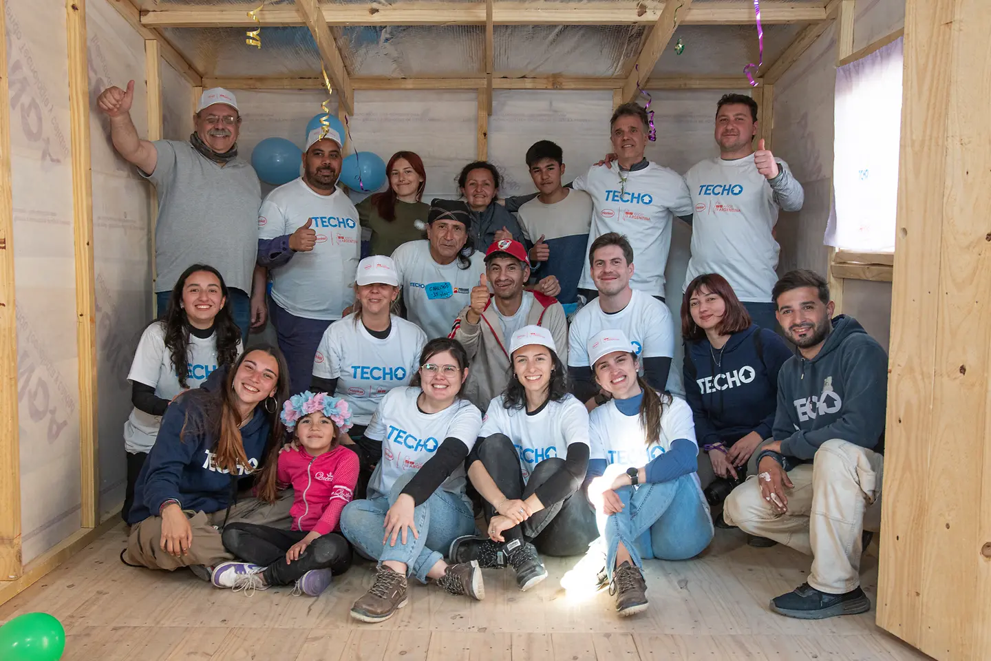La compañía participó de dos jornadas de trabajo comunitario en el barrio Veintiocho de Octubre en La Matanza, donde sus colaboradores, una familia y voluntarios de TECHO construyeron una vivienda.