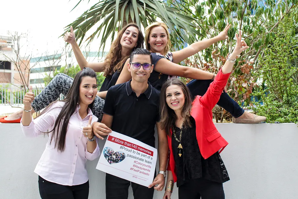 Employees in Tunisia show that they are proud to be part of the global Henkel team. 